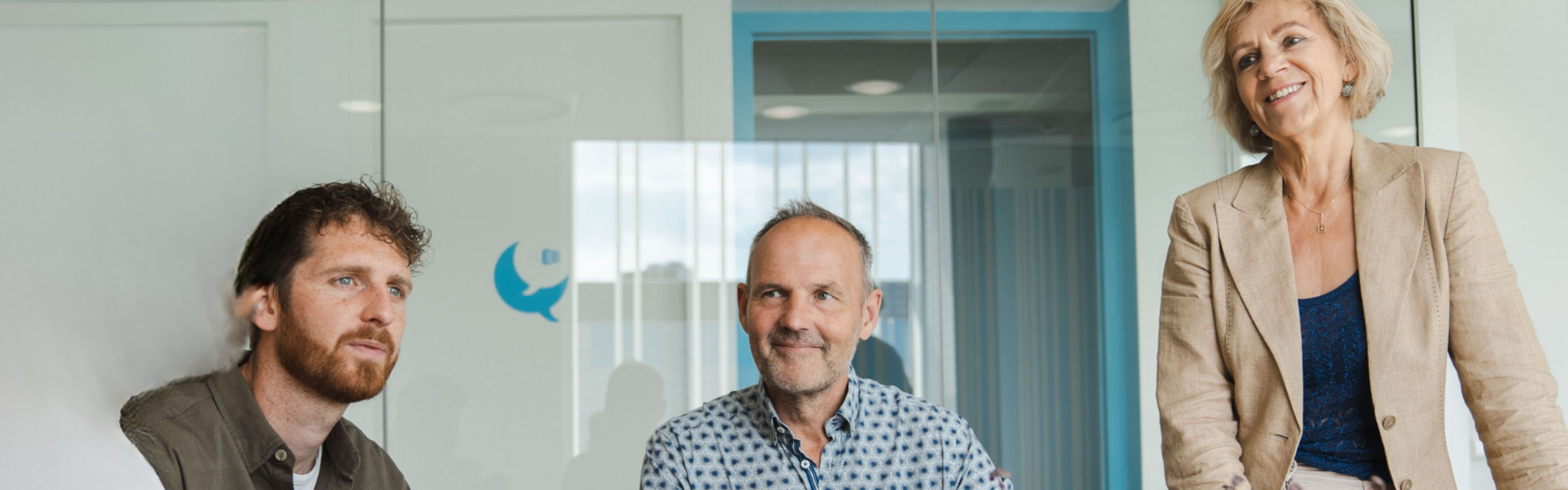 Moniek in 't Groen coach people in place